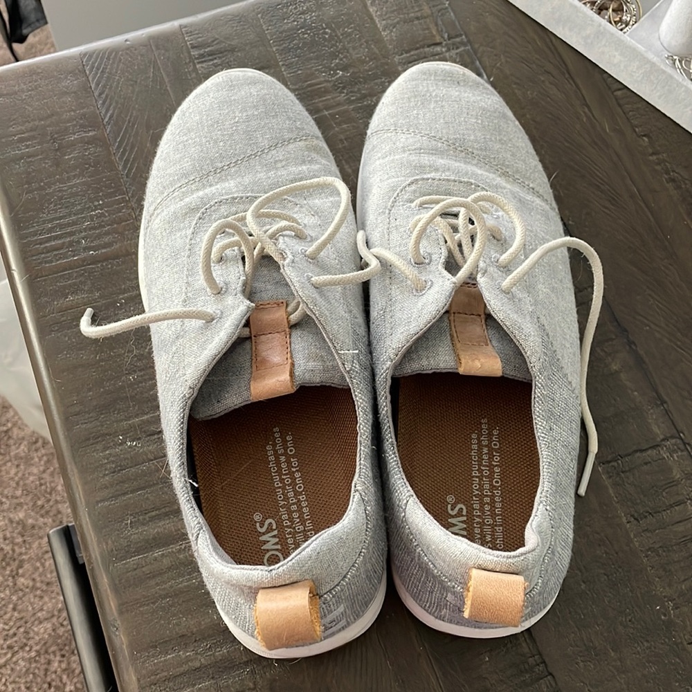 tom’s sneakers